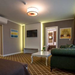 Една нощувка със закуска в апартамент за до 4 души в хотел Арпезос, гр. Кърджали