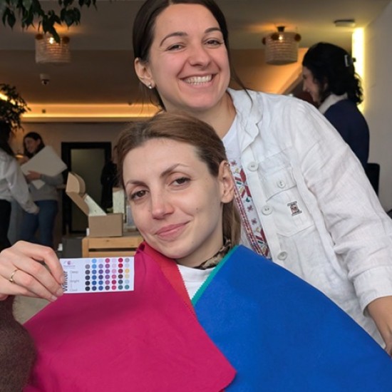 Разберете кои са най-подходящите цветове за Вас с Цветови анализ от Makaroon