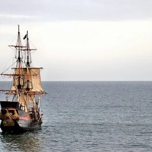 В прегръдката на морето: Разходка за двама с кораб Св. Тома край Варна В прегръдката на морето: Разходка за двама с кораб Св. Тома край Варна