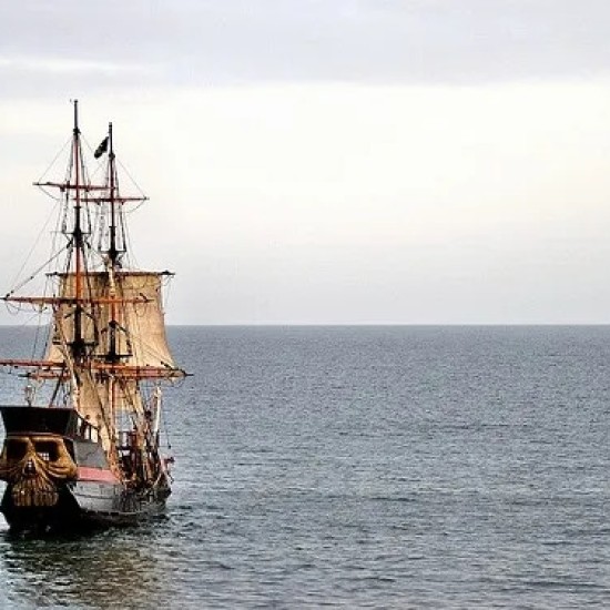 Подарете си една необикновена морска разходка за двама с кораб Св. Тома край Варна от Makaroon Подарете си една необикновена морска разходка за двама с кораб Св. Тома край Варна от Makaroon