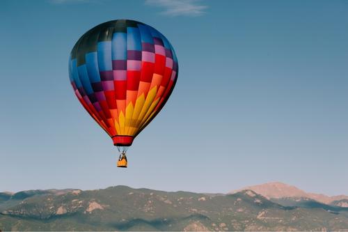 Подарък преживяване за един, двама или група хора - панорамно издигане с балон.